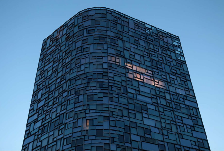 ساختمان شماره 100 در خیابان یازدهم - اثر جین نوول
