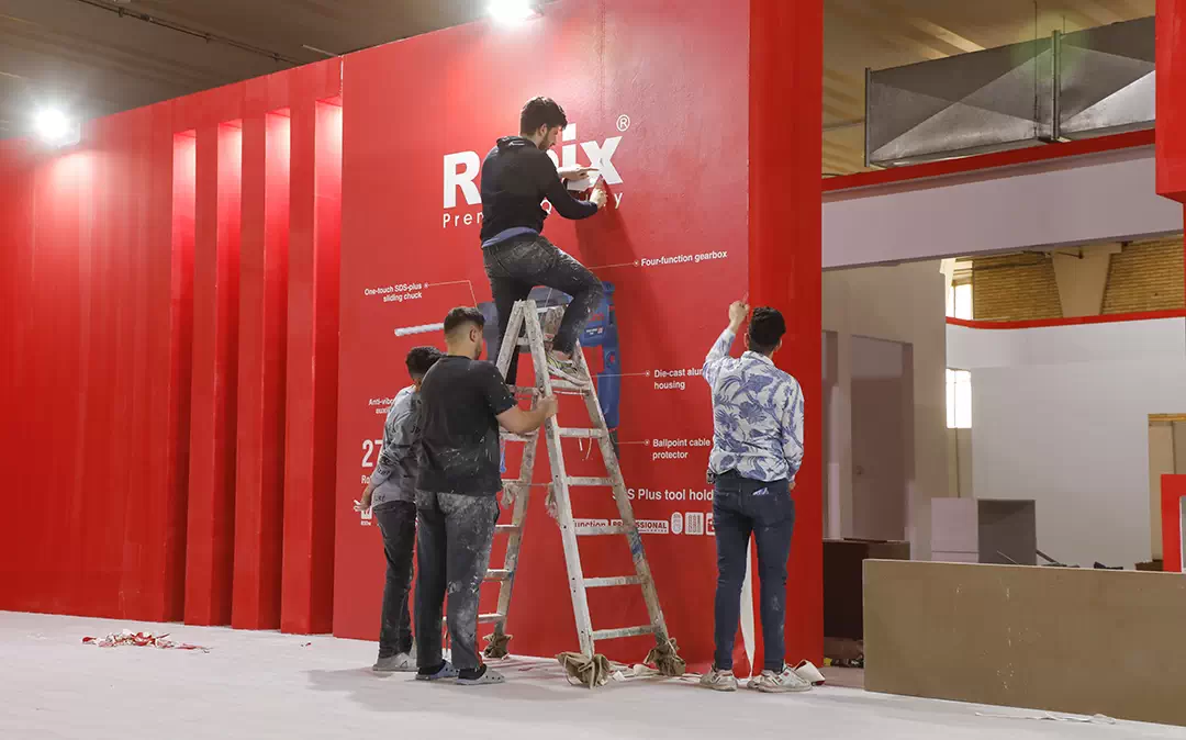 آماده‌سازی غرفه رونیکس در نمایشگاه بین‌المللی ابزار تبریز