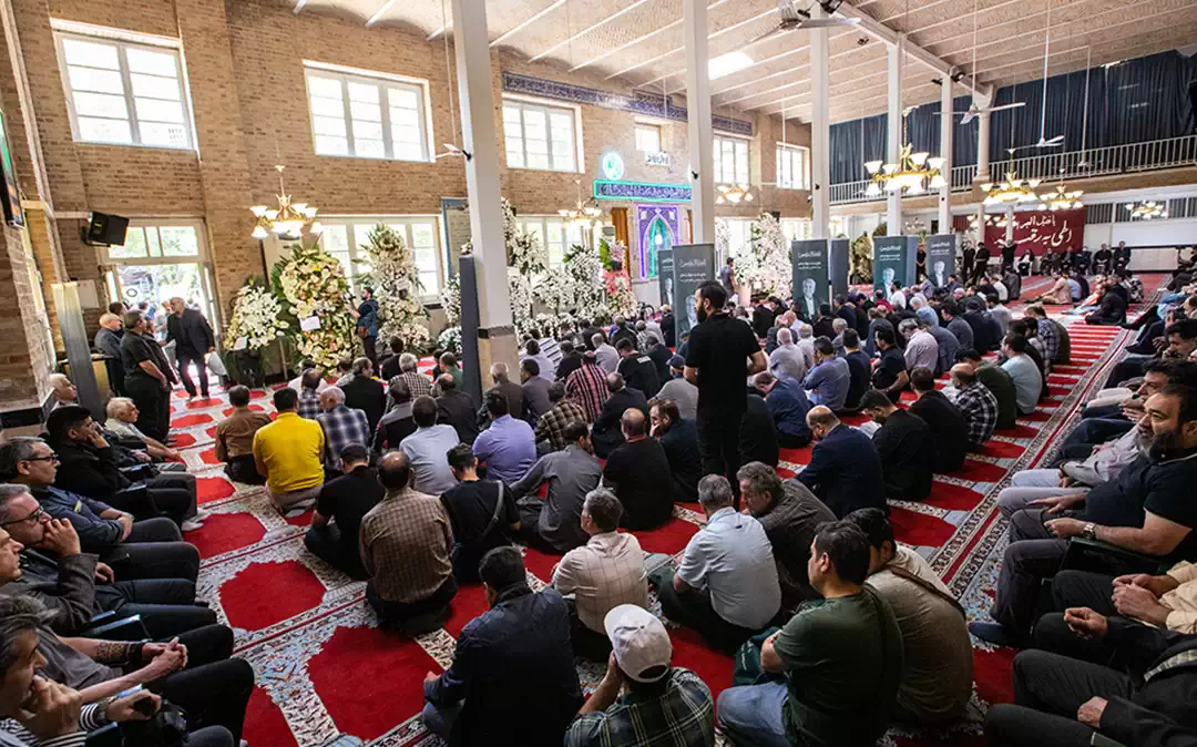 ادای احترام علاقه‌مندان به زنده یاد حاج محمدجواد رامخو در مسجد مجد تهران