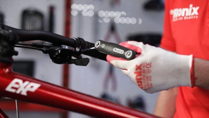 تعمیر دسته دنده دوچرخه با آچار آلن رونیکس