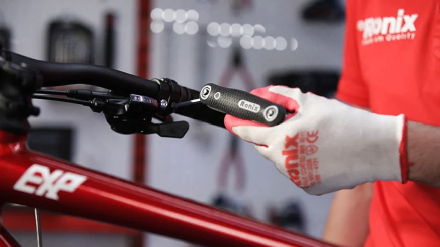 تعمیر دسته دنده دوچرخه با آچار آلن رونیکس