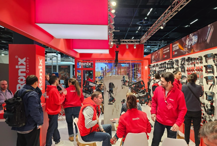 بازدیدکنندگان غرفه نمایشگاهی رونیکس